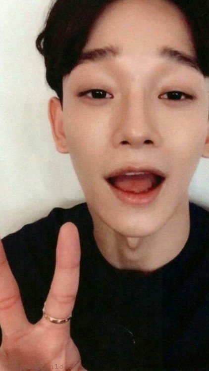 kkhheeeeee's tweet photo. @weareoneEXO #PremiosMTVMIAW #MTVBRKPOPEXO #MTVLAKPOPEXO #CHEN #EXO #첸 so tiny uwu https://t.co/30xq7GKzJi