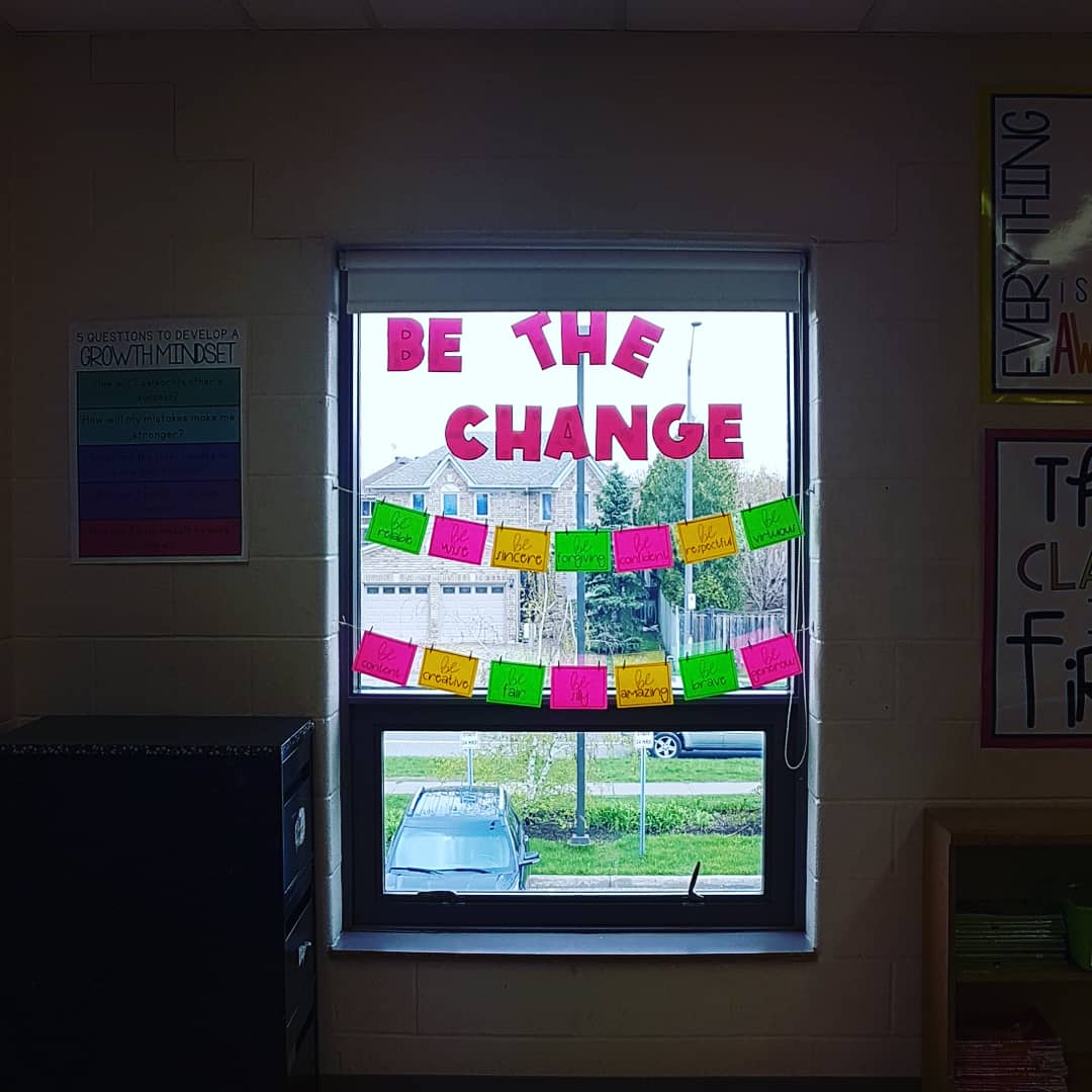 LoveLLTEACH's tweet photo. A final classroom M E S S A G E to my graduates and we enjoy our last couple months together in the small confines of our classroom!
#iteach #teacherlife #astrobrights #astrobrightspapers #teacher #bulletinboard #elementaryteacher #teacherblog #iteachgrade8 #elementarygraduation https://t.co/QiFSSwep31