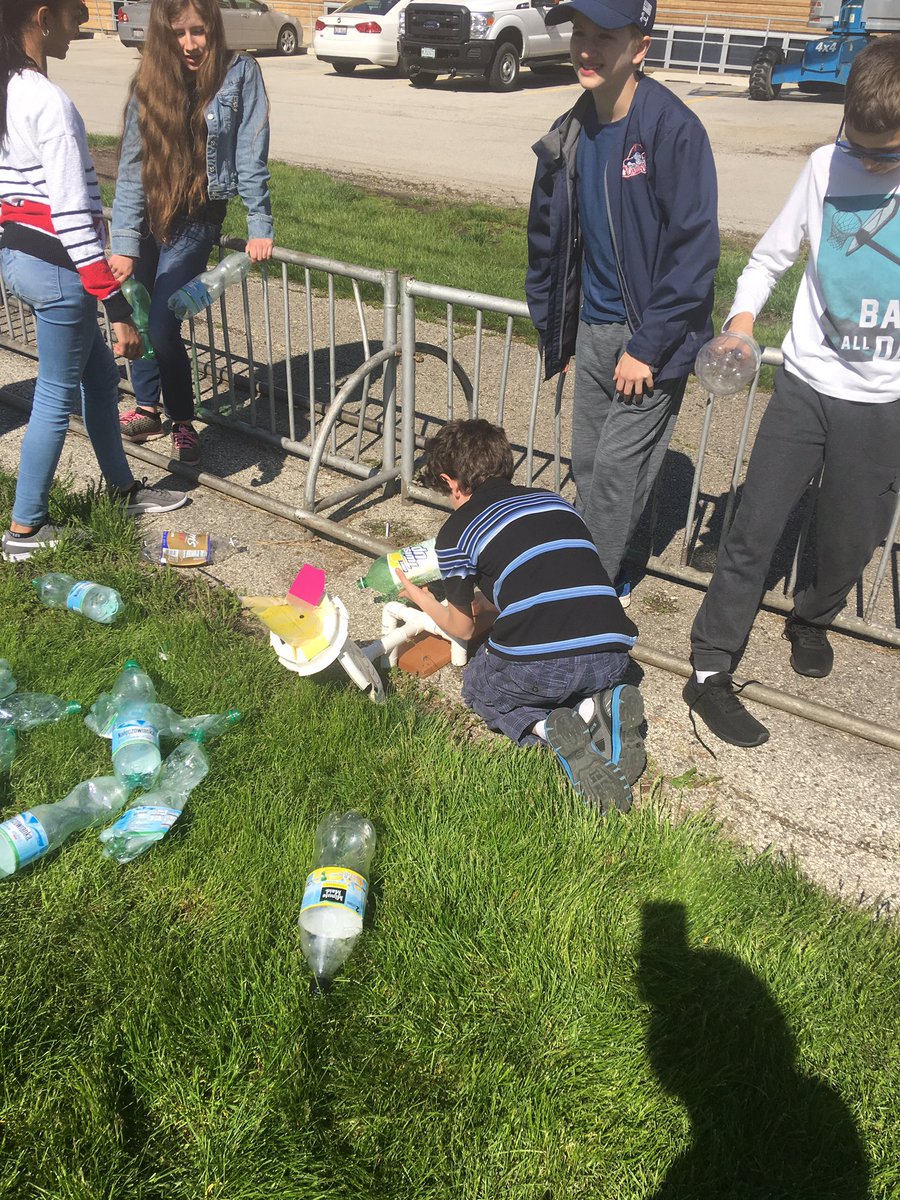 jpowellteach's tweet photo. Building, testing, and rebuilding our rockets for our #missiontomars in #IMSAFusion @D10Peacock! #WeAreItasca10 @AprilDurkin https://t.co/QEjsXxceMT