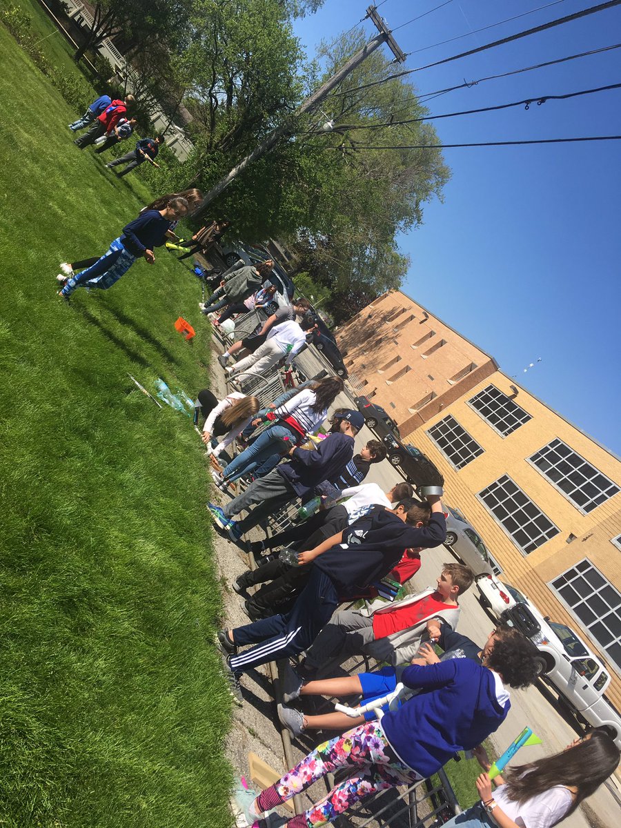 jpowellteach's tweet photo. Building, testing, and rebuilding our rockets for our #missiontomars in #IMSAFusion @D10Peacock! #WeAreItasca10 @AprilDurkin https://t.co/QEjsXxceMT
