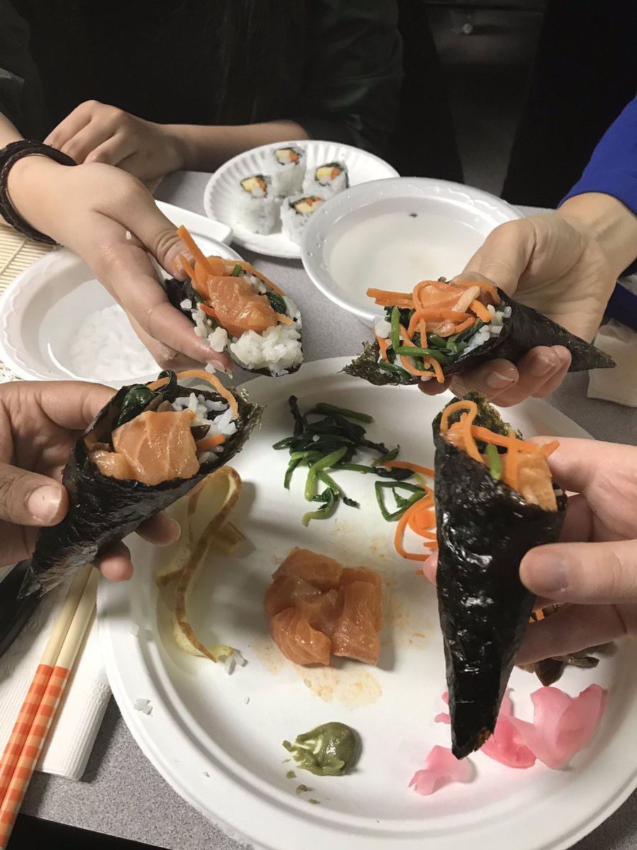 MfcMidtown's tweet photo. The Annex and Midtown Campuses has an awesome day making sushi with @chefsangkim! This is a prime example of collaboration and an alternative approach to education. Our students loved it! @TCDSB @FraserAlt @MonsignorFraser https://t.co/pFkil7vLoQ