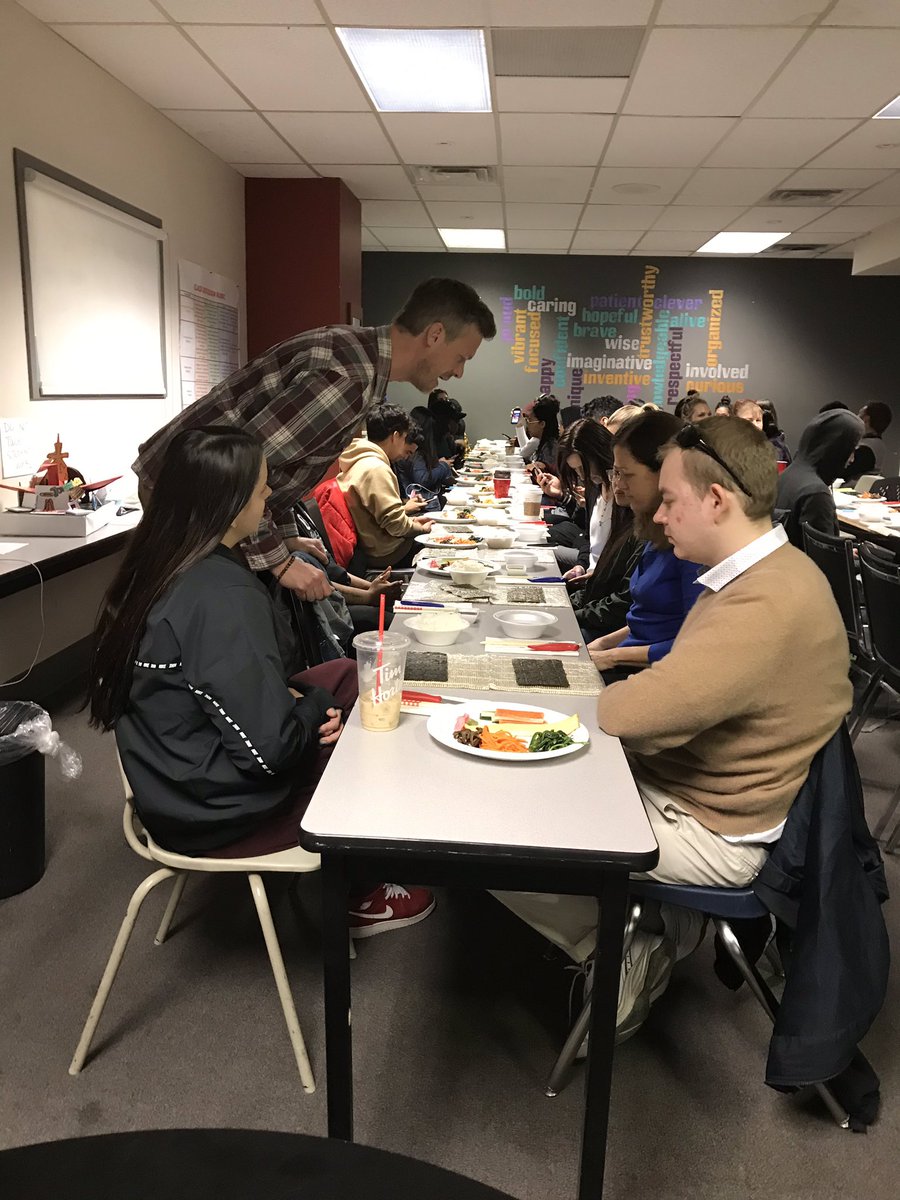 MfcMidtown's tweet photo. The Annex and Midtown Campuses has an awesome day making sushi with @chefsangkim! This is a prime example of collaboration and an alternative approach to education. Our students loved it! @TCDSB @FraserAlt @MonsignorFraser https://t.co/pFkil7vLoQ