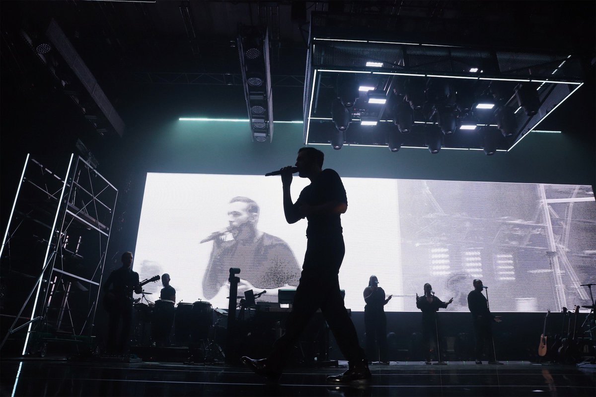 mengonimarco's tweet photo. Ora hai le mie mani, tienile ancora.
Adesso puoi fidarti io non ti perderò.
#MengoniLive2019
Staff https://t.co/uKmEDmmc1c
