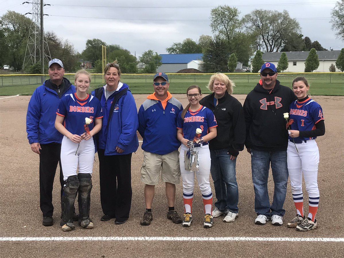 Thank you seniors!! <a href="/AOHS_Softball/">AOHS Bomber Softball</a> <a href="/AOHSBaseball/">AOBaseball</a> 
#WEareAO #BOMBERPRIDE