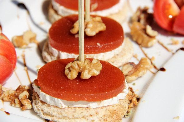 Valliser_'s tweet photo. Tostadita integral con queso de cabra, membrillo y nueces https://t.co/c5xRsxEefq #ideas #recetasconmembrillo #valliser #aperitivosfaciles https://t.co/Sg3LJefJDg