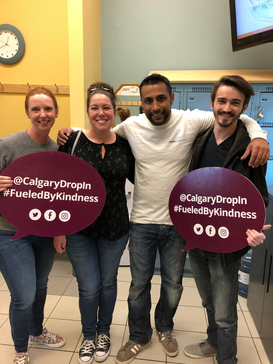 AltitudeComm's tweet image. Great day serving lunch at the @calgarydropin last week! Thanks for including us @ShawInfo! #fueledbykindness #yyccares