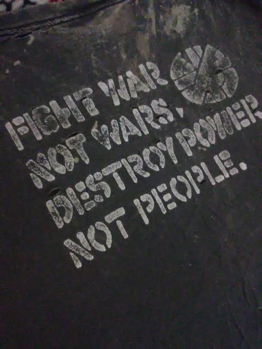 jofantastico's tweet photo. Old band T-Shirts inevitably become attire to paint in. I still believe in this statement. 🤘😎🤘

#clothestopaintin #clothes #punkrock #crass #fightwarnotwars #destroypowernotpeople https://t.co/haGjAFv8uU