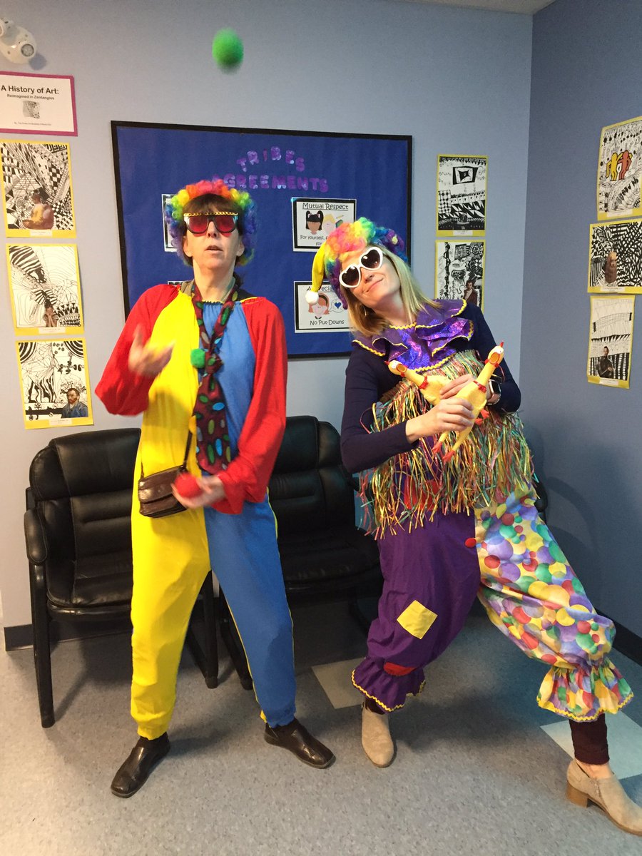 katesmithwqsb's tweet photo. Congrats to all our students for working together to rack up over 30000 minutes of reading last week!!! #readathon #gg #readingweek #adminclowns #jugglingfail @westernquebec https://t.co/pzIszrnHE0