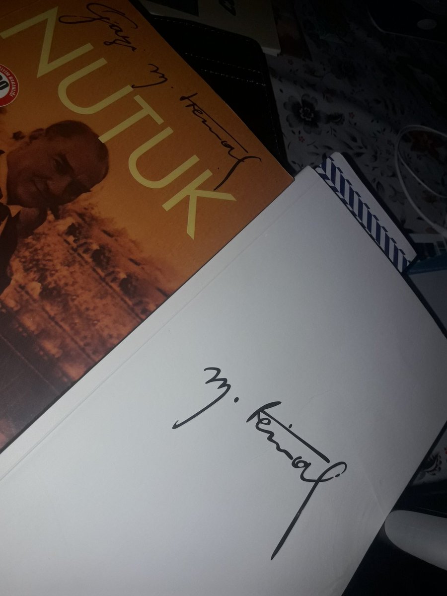 Minnetimin hiç bitmeyeceği sarı saçlım mavi gözlüm..
Şekil alabilmek için iz sürdüğüm sayılı insanlardan olan ağabeyim..
Kan gövdeyi götürürken Çalıkuşu okuyan,"Feridenin hikayesi ağrılarımı dindiriyor"diyen bir adam.
Bizi okumaktan başka ne kurtarır ki bilemedim..
<a href="/yilmazsozcu/">Yılmaz ÖZDİL</a>