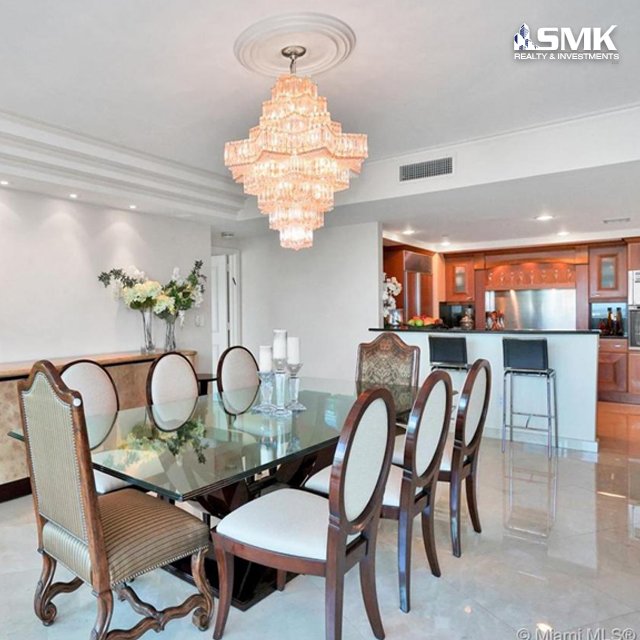 SMKRealty's tweet photo. This beautiful jewel in the heart of Aventura has been incredibly priced to sell fast. Every nook and cranny has been completely remodeled to fit the most luxurious of tastes.
Contact us to see this amazing property on #Miami: 305 778 6738.

#Florida #LuxuryLiving #RealEstate https://t.co/9DFM0J52Js