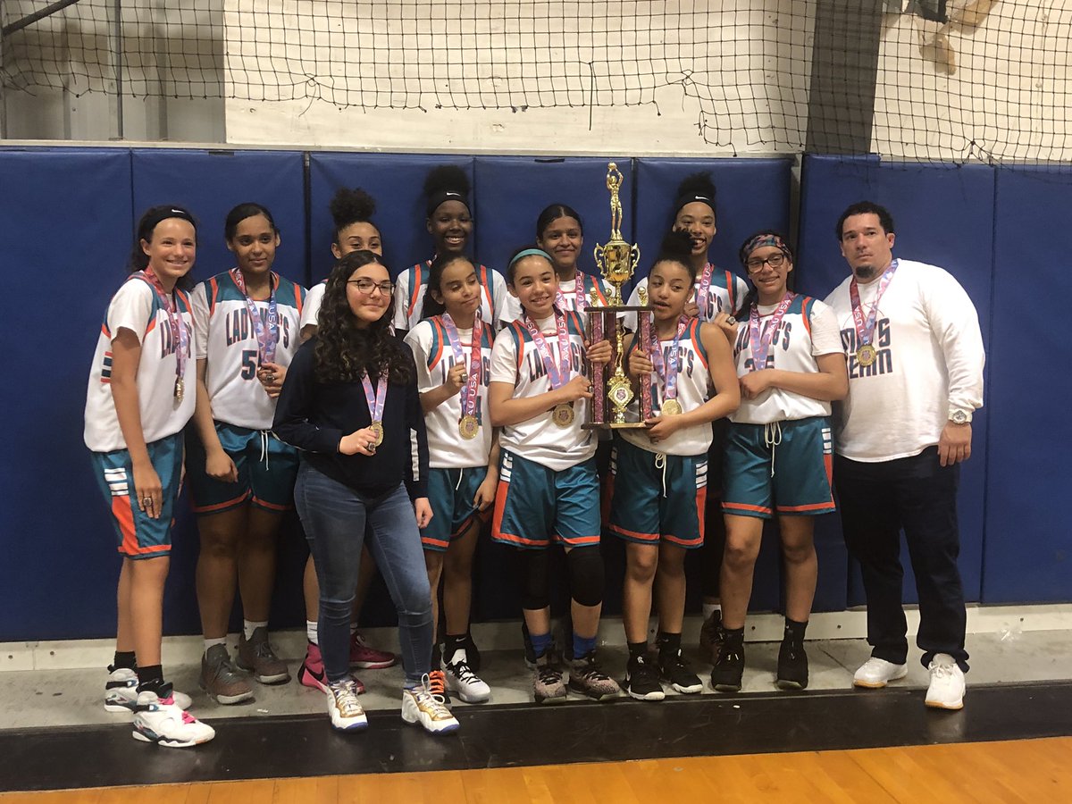 SpringfieldMigs's tweet photo. Congratulations to @coach_feliciano and his 7th grade girls on winning MA States this past weekend! #earnednotgiven #migsfamily #neaau #aau #states https://t.co/fsoNdFmzeL