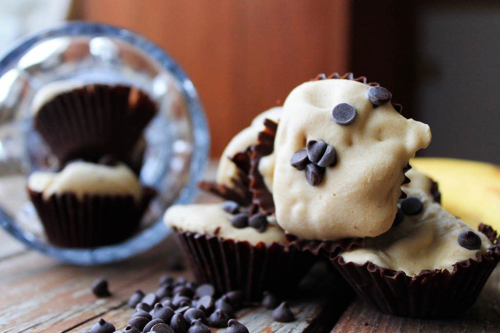 BadtotheBowl's tweet photo. Frozen Peanut Butter Banana Chocolate Cups #desserr #dairyfree https://t.co/QqMpnCKifp https://t.co/aKP0YFY7xl