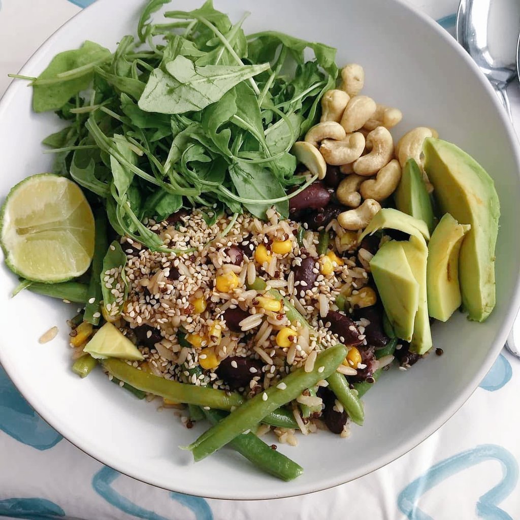 VickCrowe's tweet photo. VEGAN BUDDHA BOWL WITH SPICY PEANUT DRESSING by @HedgeComber
#plantbased #vegan #recipe #yummyfood #followedtherecipeforonce #healthyfood #veganlife #sriracha #husbandapproved #nodairy #dairyfree #nomnomnom #buddhabowl https://t.co/OysHhEueiz