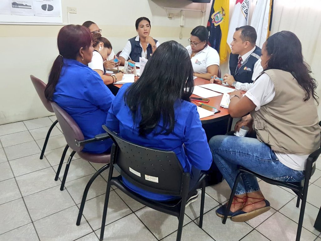#Esmeraldas | Para continuar proporcionando atención de <a href="/Salud_Ec/">Ministerio de Salud Pública 🇪🇨</a>, eficaz y garantizada, Hardy Morales, director distrito 08D01, junto a líderes de procesos, realiza análisis de los parámetros técnicos administrativos del primer cuatrimestre. #SaludParaTodos