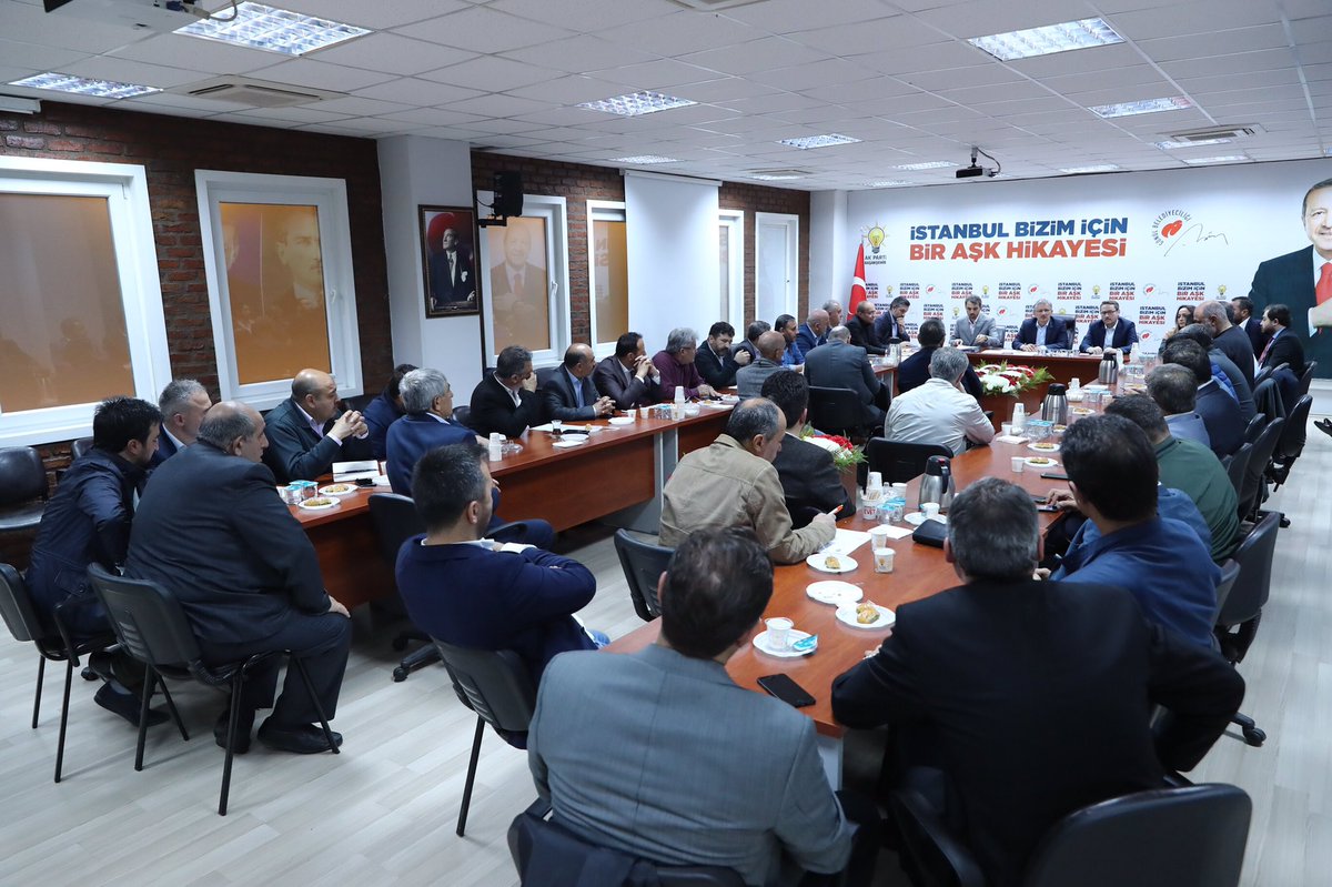 yasinkartoglu's tweet photo. İlk günkü aşkla ve şevkle #DahaGüzelOlacak diye yola çıktık biz; asla yorulmayız. İlçe Başkanlığımızda gerçekleştirdiğimiz toplantıda 23 Haziran İstanbul seçimleri ile ilgili çalışmalarımızın üzerinden geçtik. https://t.co/z0p608ppev