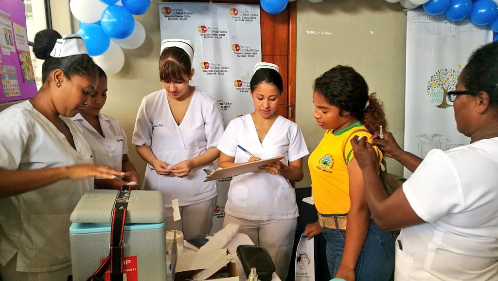 #Quinindé | Beneficiarias/os del distrito 08D04 <a href="/Salud_Ec/">Ministerio de Salud Pública 🇪🇨</a> recibieron información de la labor que cumplen las y los enfermeros, en ésta feria de <a href="/Salud_Ec/">Ministerio de Salud Pública 🇪🇨</a> se realizó además  toma de presión he inmunización contra tétanos a los asistentes. #DefendemosLaVida