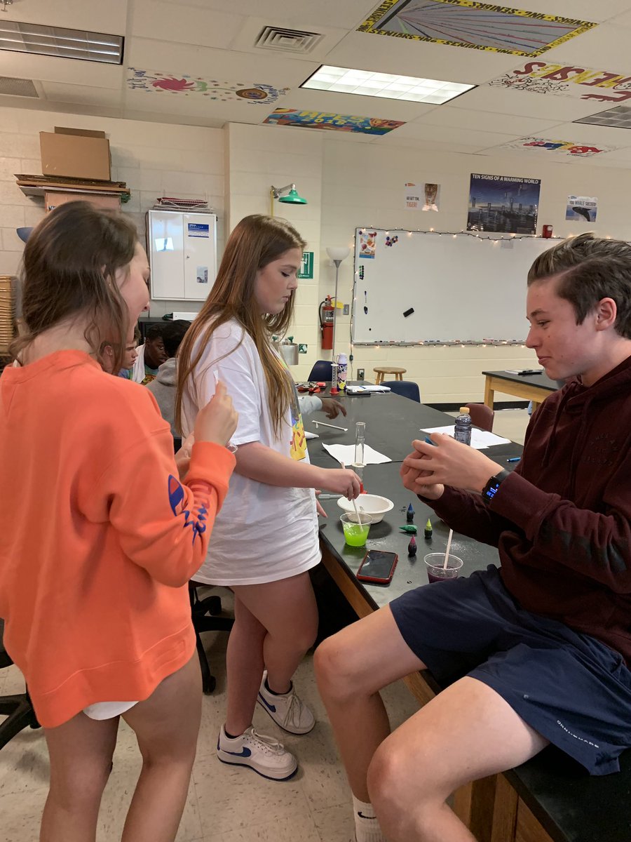 BisesiScience's tweet photo. Density Challenge #apesrules https://t.co/5k9mkxHK8y