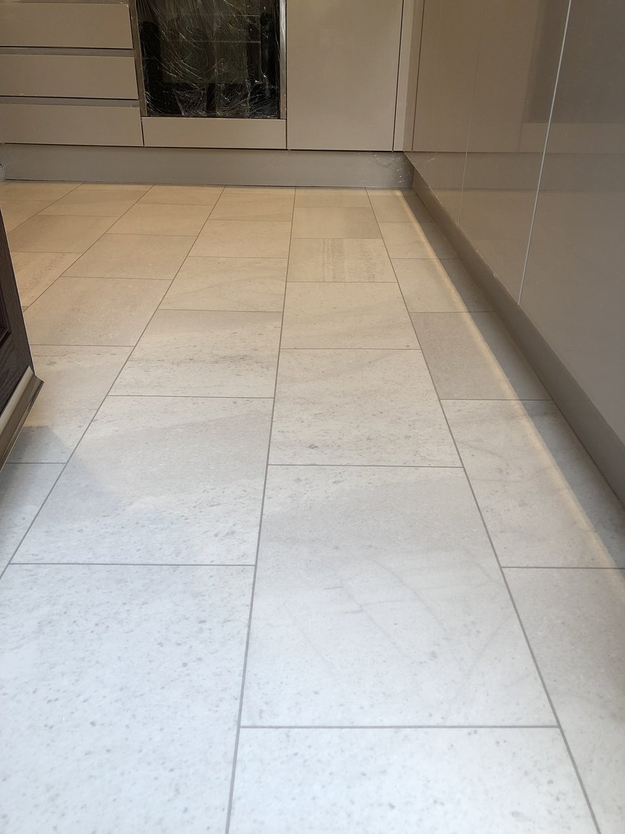 kjonesflooring's tweet photo. This afternoons small kitchen fitted with @KarndeanFloors #KnightTile #ST17 HonedOysterSlate with #Concrete 3mm design strips. Floor prep was #SP101 ply https://t.co/Lk1vKxtpu3