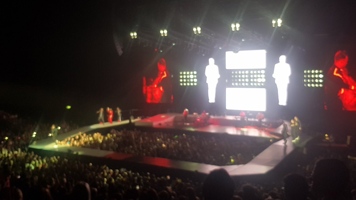 irish_student's tweet photo. @ollyofficial what a night! Safe to say no voice tomorrow... 😂 ❤ https://t.co/n5Bwghhvnw