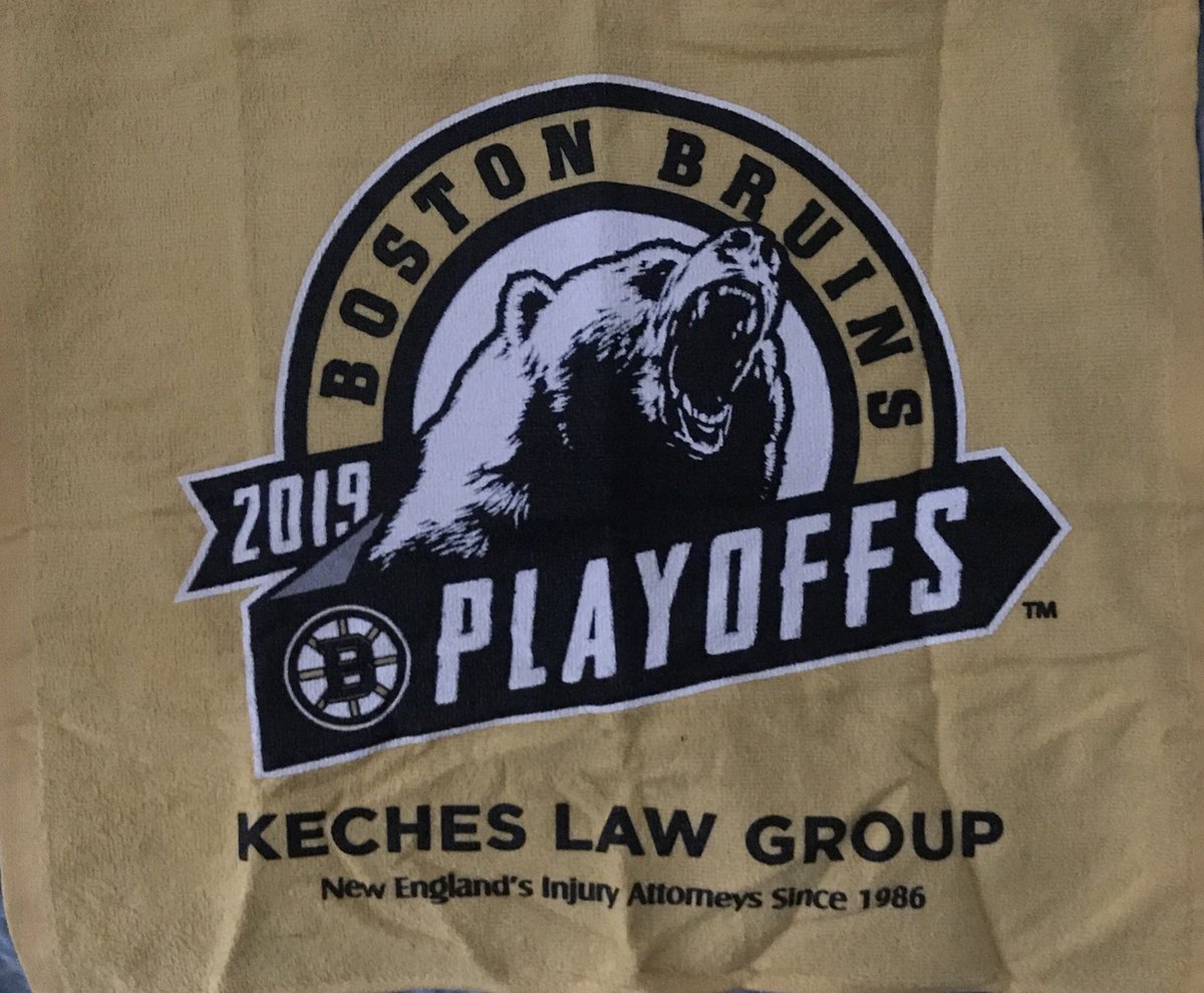 KiddDrum's tweet photo. Have some great friends up north who still lookin’ out for their boy. Thanks bro @joshfordua for hookin’ me up with a #StanleyCupPlayoffs @NHLBruins towel!! #NEbaby #titlecity @shanetold you probably could get one too... ohhhh wait... Hahaha #wewantthecup https://t.co/IrQRO00S9b