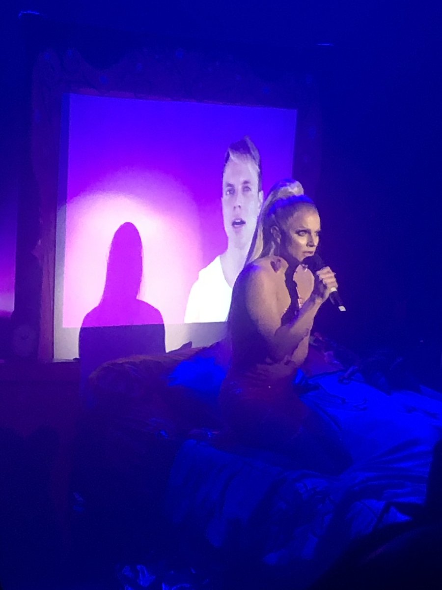 MsLadyPhyll's tweet photo. Lovely night out with @AaronCarty where we watch @courtneyact live #UnderTheCovers @UnderbellyFest well done Courtney π³οΈβπβ₯οΈππΎ #GreatSinging #Talent #Fun #OutfitChanges #GenderFluid #LGBTQ #QueerFolk https://t.co/E28uQBOkl9