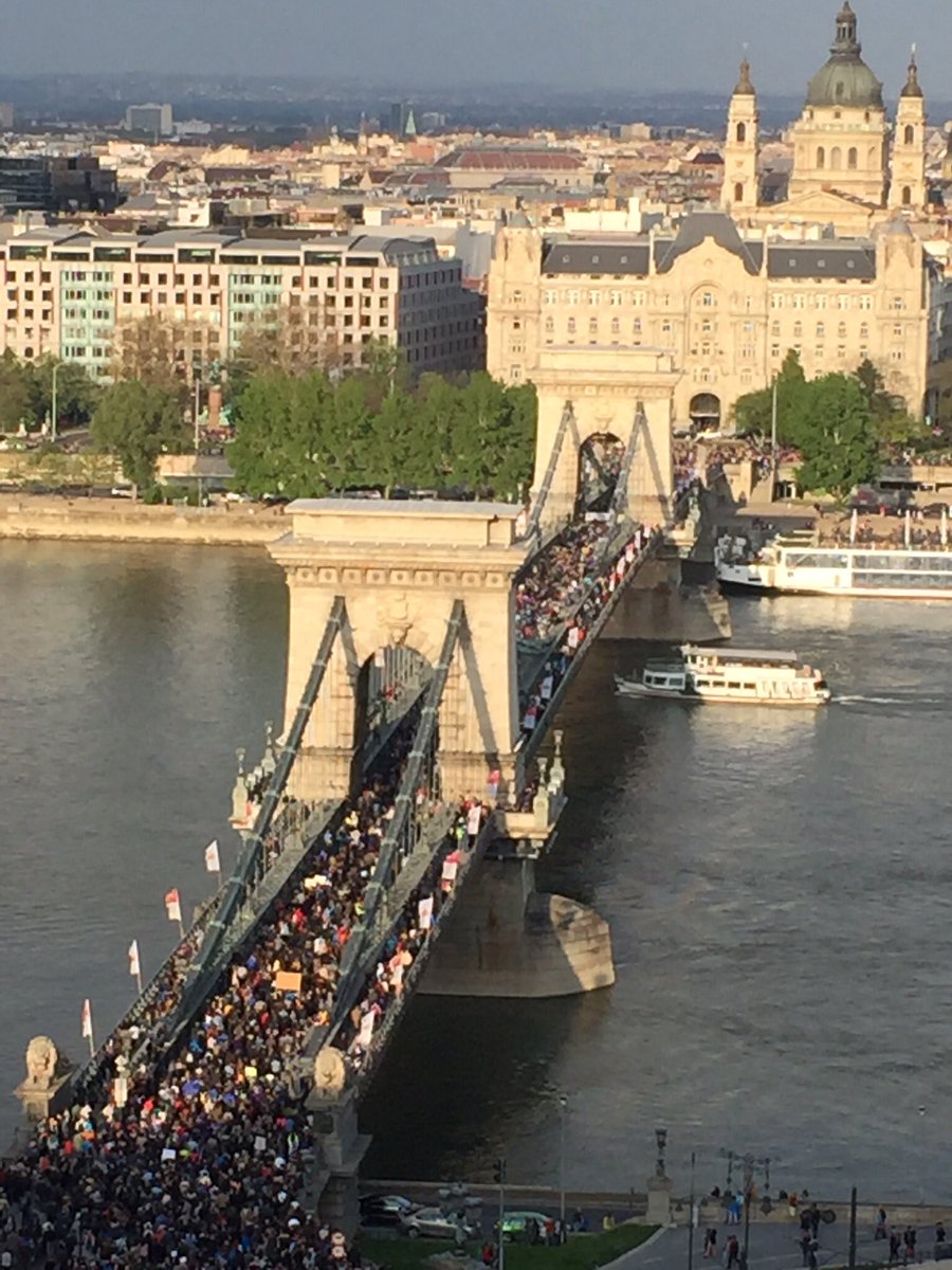 sakinajaffrey's tweet image. On 4/18 @fdwilkinson and I joined this march in Budapest against the re-elected right-wing government of Hungarian Prime Minister Viktor Orban. Trump says Hungary’s Orban has done a “tremendous job,” calling it a “great honor” to have him in the Oval Office. #Nauseating