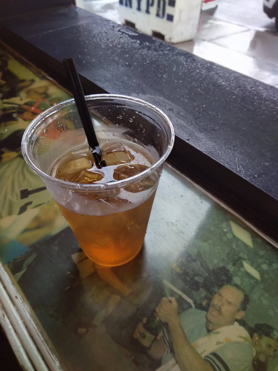 ralphieaversa's tweet photo. @Nvalenti14 @robvalenti @LenDiesel21 @PinstripeLanes @VinBevilacqua @TRestaino Hanging on the ledge at Stan's during the rain delay. Maybe Talarico's phone will show up. #evaaa https://t.co/qAMB4u6F8A