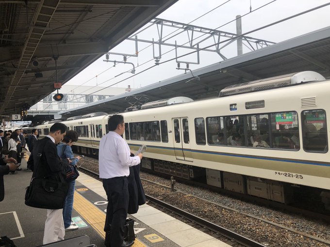 人身事故 琵琶湖線 南草津駅で人身事故発生 野洲 京都の上下線で運転見合わせ 混雑などに注意 まとめダネ 人身事故 琵琶湖線 南草津駅で人身事故発生 野洲 京都の上下線で運転見合わせ 混雑などに注意 まとめダネ