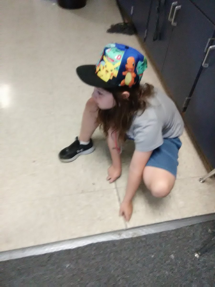 MaryGrossheim's tweet photo. How tall was a real T-Rex? These Jurassic Park Rangers researched and then measured it out to see!  @howellprincipal @prattprattpratt @TheEllenShow #BuzzWorthy https://t.co/YbzhzPfKoA