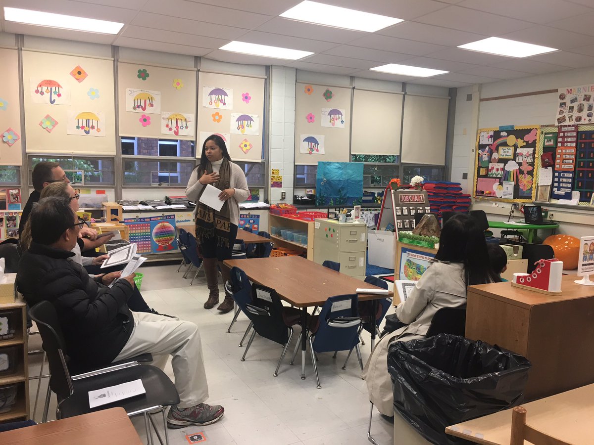 frede52's tweet photo. Welcoming parents to our Tiger Tots Open House! #TenaflyPS #TigerTots #PreK https://t.co/XpC0dq3ZOc