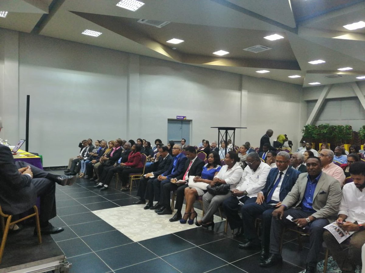 EuclidesLaVega's tweet photo. Hoy, como todos los lunes, reunidos en La Secretaria de Asuntos Gremiales y Profesionales del PLD, en La Casa Nacional. Esta Secretaria del PLD confía en el liderazgo Nacional del PLD para seguir mejorando la calidad de vida de todos los ciudadanos. https://t.co/A1IXCzErcO