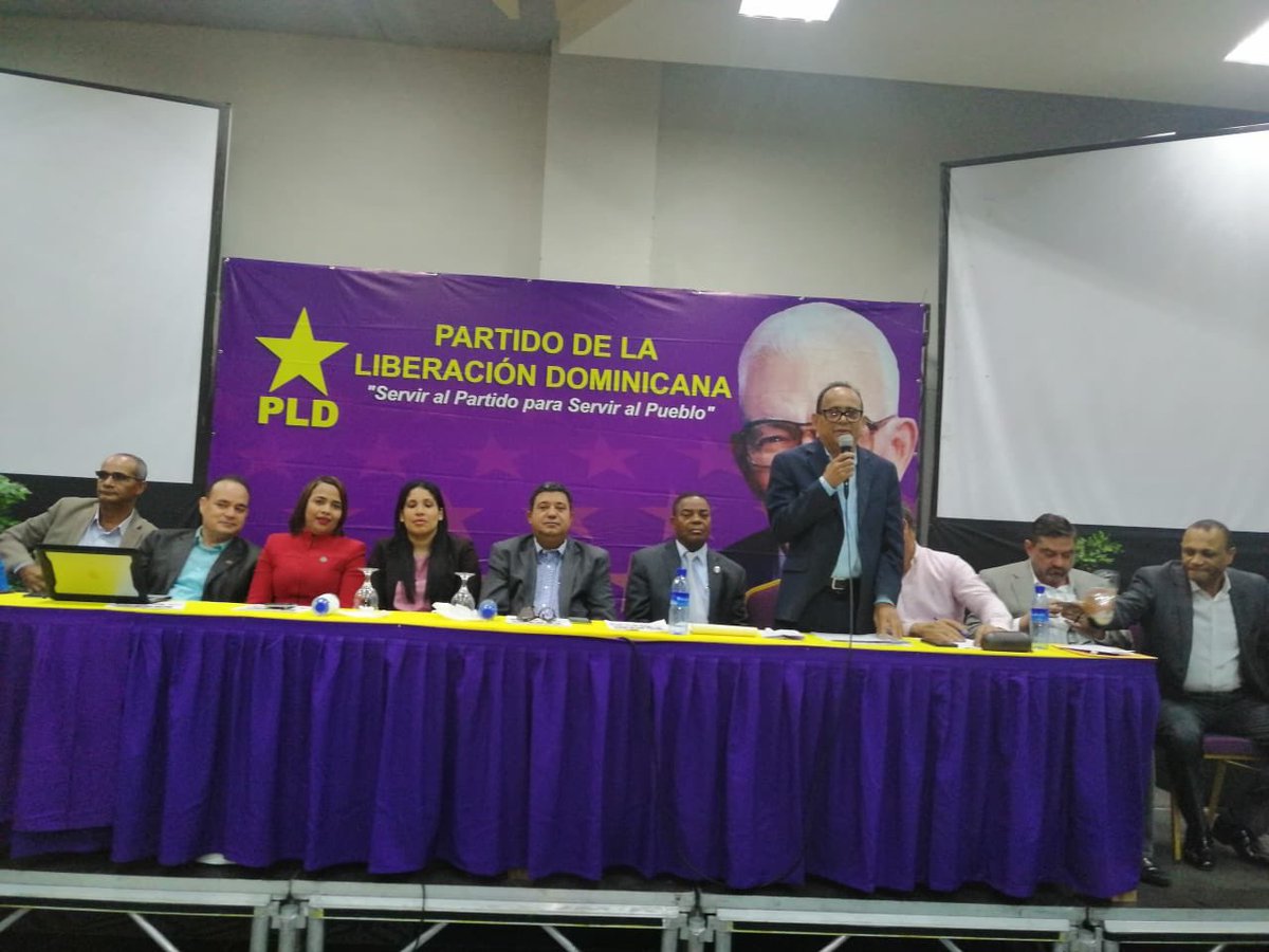 EuclidesLaVega's tweet photo. Hoy, como todos los lunes, reunidos en La Secretaria de Asuntos Gremiales y Profesionales del PLD, en La Casa Nacional. Esta Secretaria del PLD confía en el liderazgo Nacional del PLD para seguir mejorando la calidad de vida de todos los ciudadanos. https://t.co/A1IXCzErcO