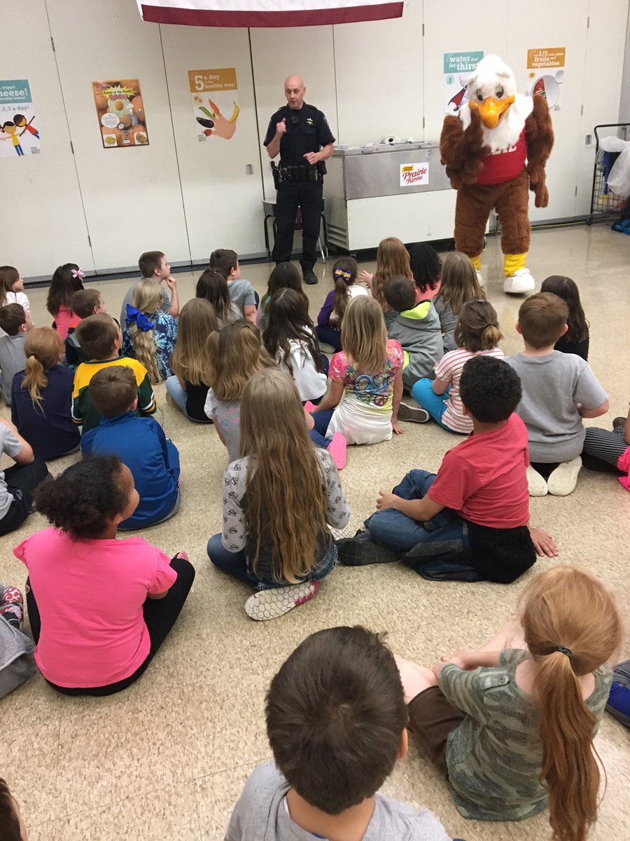 SandmanGrade1's tweet photo. Thanks to Canton Police Officers Greg Spahn and Eddie Eagle for coming to Westview today to teach the first graders about gun safety! @Westview66 #westviewproud https://t.co/Ay8rummqfL