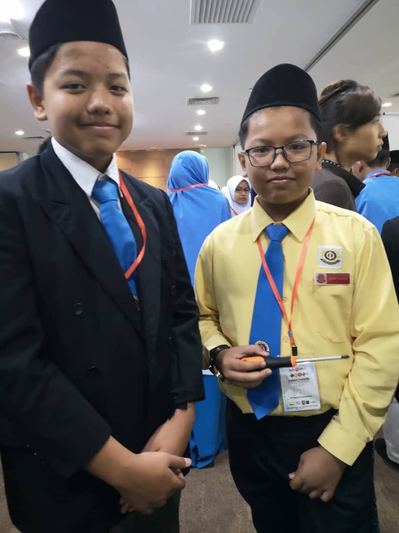 Dzuebaker's tweet photo. 60 students and 20 teachers from 10 schools in Alor Setar all here for an experience that will change the way they look at jobs in the future. 
#zero2maker #letsrolloursleeves #futureinnovators #innovativestartups https://t.co/7YfJqMcUa5