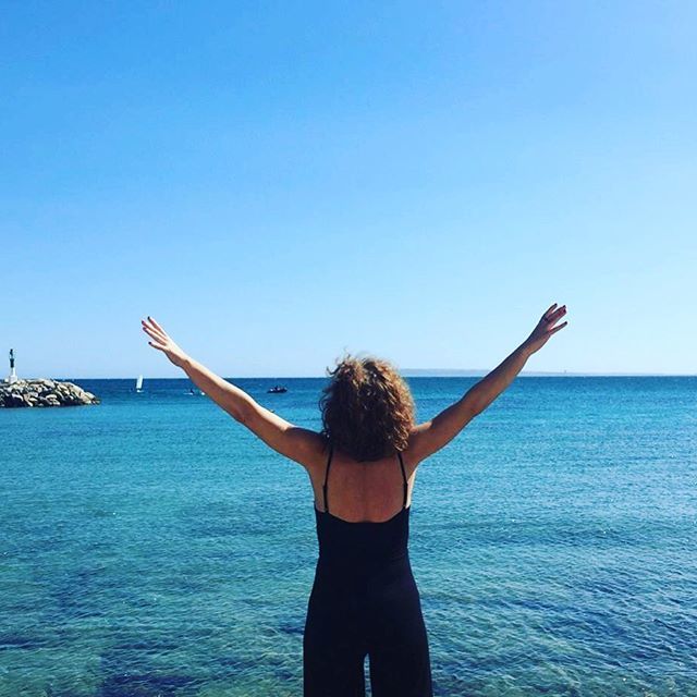 nataliabrava's tweet photo. Yo sé que algún día me saldrán alas🦋
.
¿Por qué contentarnos con vivir a rastras cuando sentimos el anhelo de volar? #helenkeller 🦋🦋
.
#alas #volar #libertad #freedomismine https://t.co/5iZqAZotRy https://t.co/GbCqFxJnQD