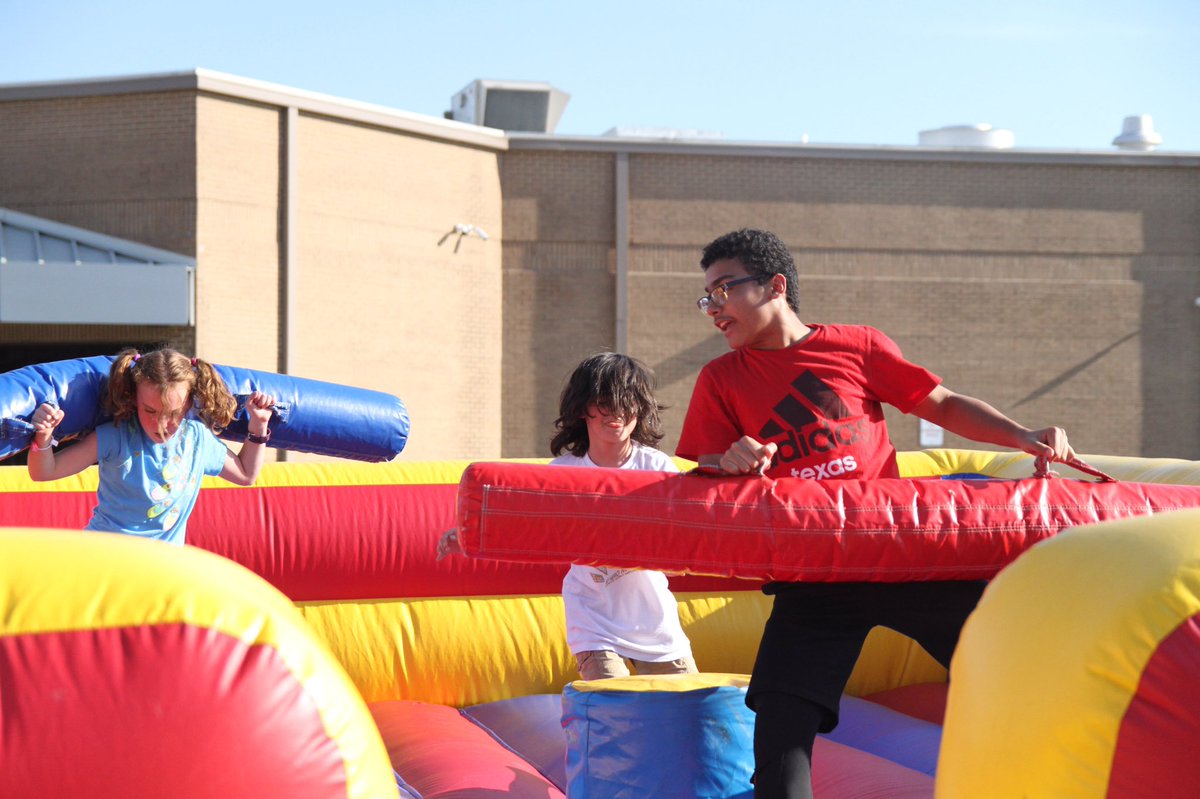 stuco_newtech's tweet photo. Falcon Fling 2019 was a success! Thank you to everyone who volunteered, donated and showed support. We couldn’t have done it without you! #nthcempower #learnerleadershipcouncil @NewTechCoppell https://t.co/erpu5b6r9p