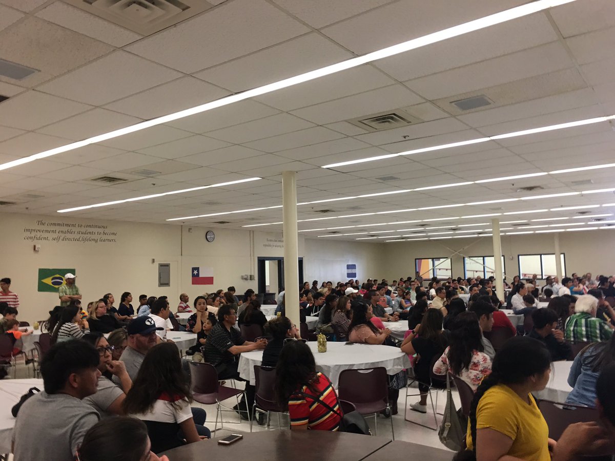 mvhsbruins's tweet image. Somos MV is a night of excellence for our Latinos in Action Students, &amp;amp; those who excel in Attendance, GPA, in the classroom, RUC &amp;amp; our Vision of Engage, Achieve &amp;amp; Contribute. ¡Bien hecho Bruins! Well done. #BruinsRiseUp #ASDeveryOne