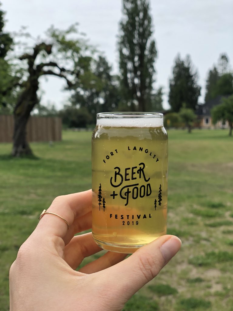 With 80 different beers to try, you’re gonna need a friend or two to help you! Grab your tickets and hang out with us and 4000 of our closest friends this Saturday 🍻