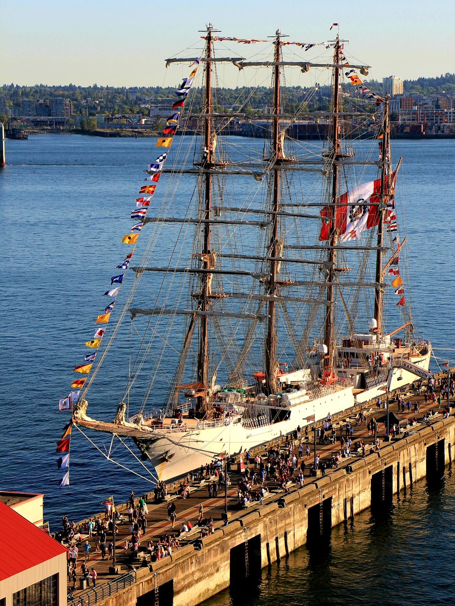 Shipyards Night Market! #NorthVan #Vancouver <a href="/CityOfNorthVan/">City of North Vancouver</a> <a href="/PortVancouver/">Port of Vancouver</a>