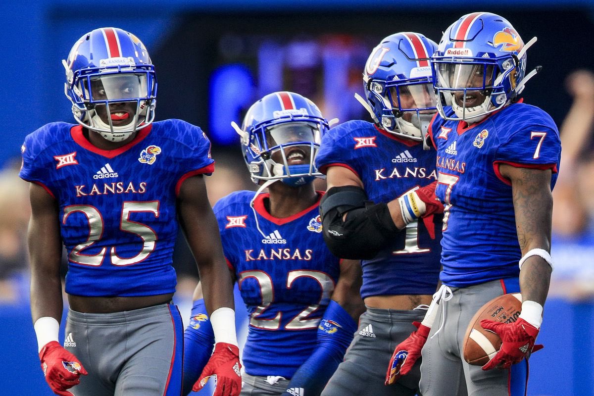 _Lhull22_'s tweet photo. Blessed to receive an offer from Kansas University!! #RockChalk 🔵🔴 https://t.co/XdP3OXwVSH