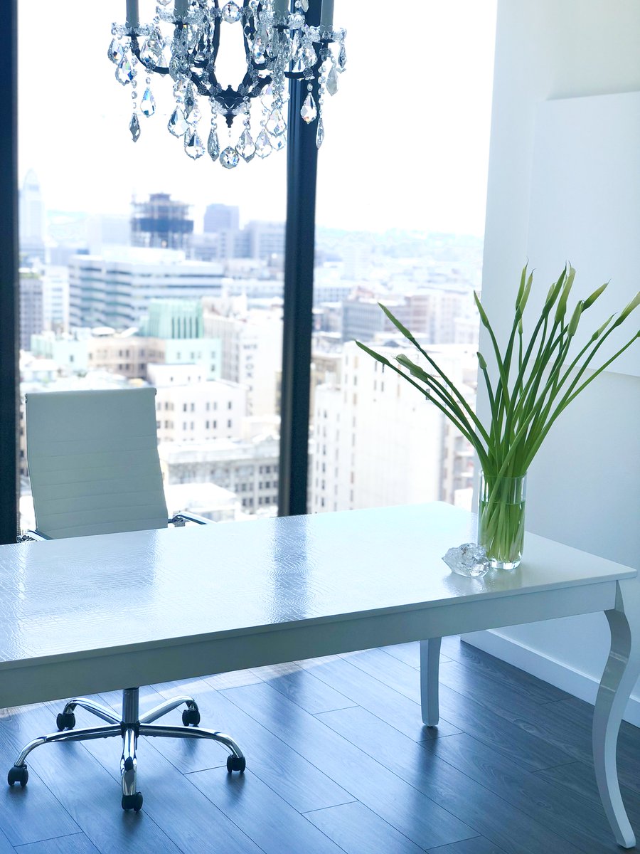 junesaruwatari's tweet photo. Love clear surfaces so every day I’m clear &amp; inspired to create!

#MondayMotivation #inspiration for #productivity &amp; #creativity ! Today #declutter #clutter at the #office for #newbeginnings ! It's never too late to start. Begin now. https://t.co/bS7NFmjRpy