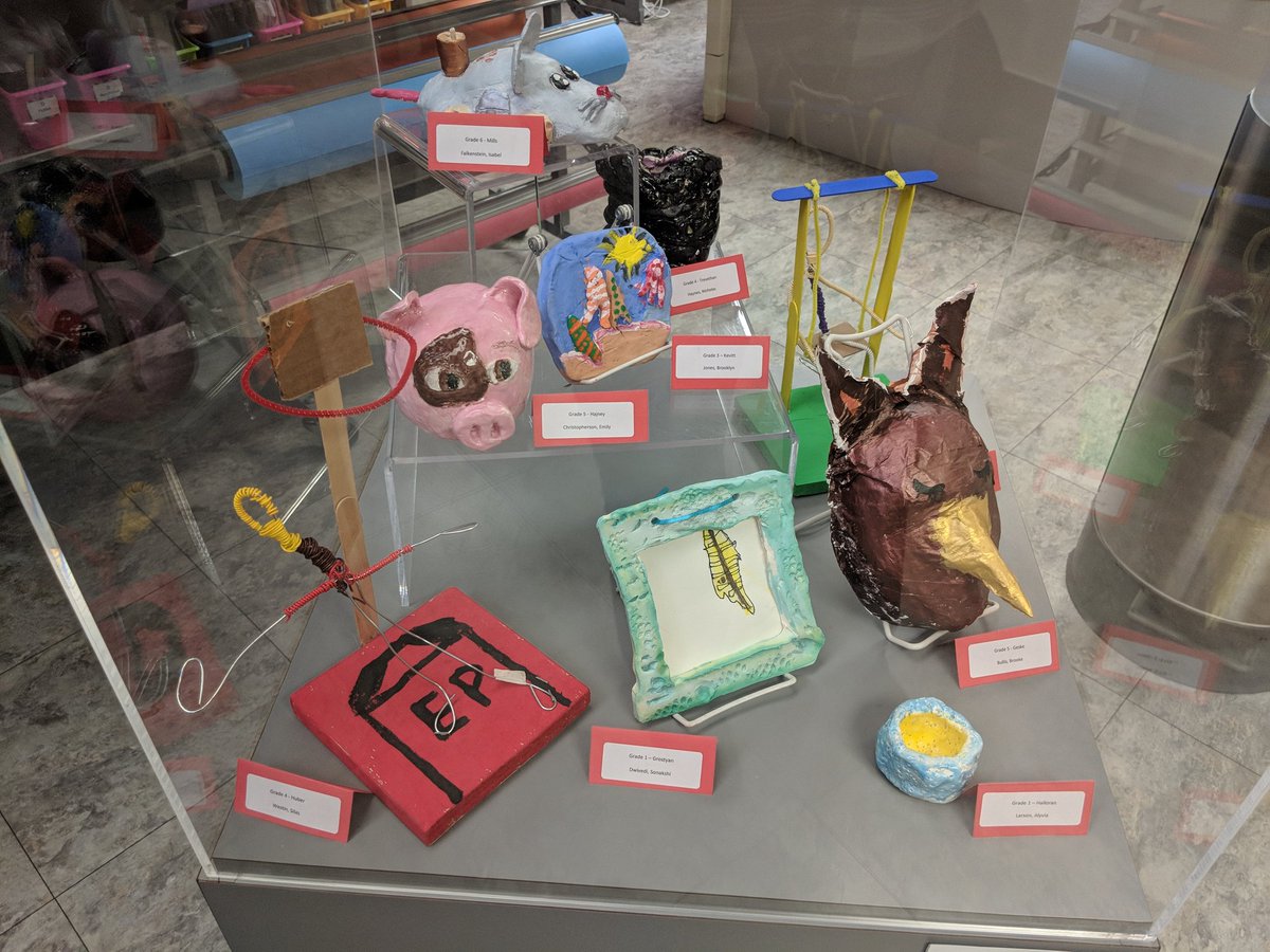 Oak Point Art Show and PBIS Night is an amazing display of our talented students artwork.   Great job OP students, Art teachers, and PBIS Leadership Team! pic.x.com/ZmAsbRRSYs