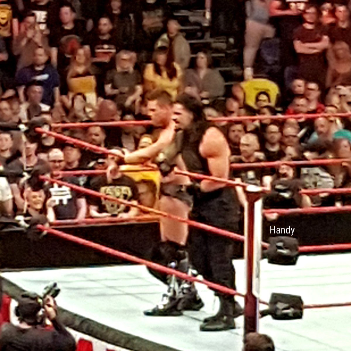 HandyRed's tweet image. A couple of pictures for you guys from #RawLondon tonight.. the best is yet to come. Let's just say you will love it as much as I did..
Roman came and BLEW ME AWAY! Gave me the most beautiful gift.
Yessir.. @WWERomanReigns my #1Guy from the start and will be till the very end.❤