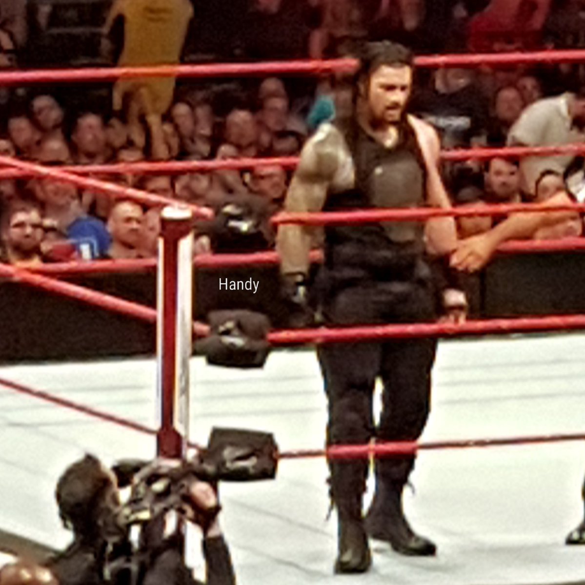 HandyRed's tweet image. A couple of pictures for you guys from #RawLondon tonight.. the best is yet to come. Let's just say you will love it as much as I did..
Roman came and BLEW ME AWAY! Gave me the most beautiful gift.
Yessir.. @WWERomanReigns my #1Guy from the start and will be till the very end.❤