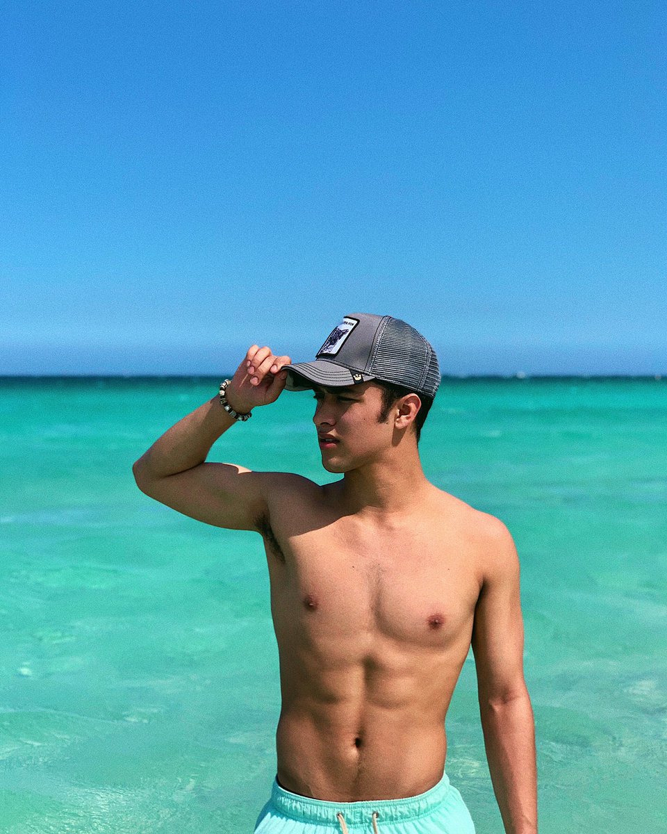 JOELDELE0N's tweet photo. ☀️💦 https://t.co/RMGPEdXVqF