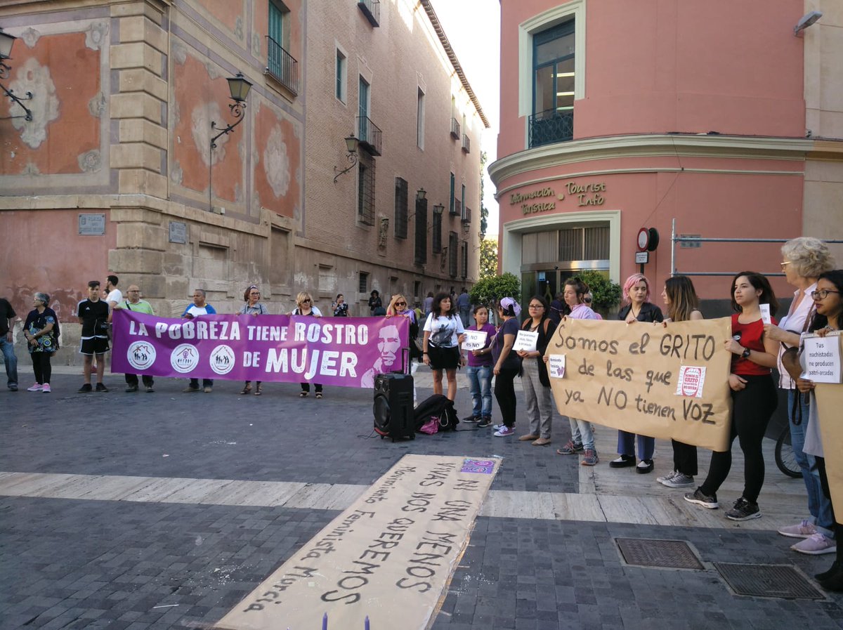 MovFemMurcia's tweet photo. .@HuelgaFeminista 
Concentración por el asesinato de nuestra hermana María Lourdes en Torre Pacheco- Murcia. 
No a la violencia machista
Somos el grito de las que no tienen voz #vivasnosqueremos https://t.co/0nNXzvevhv