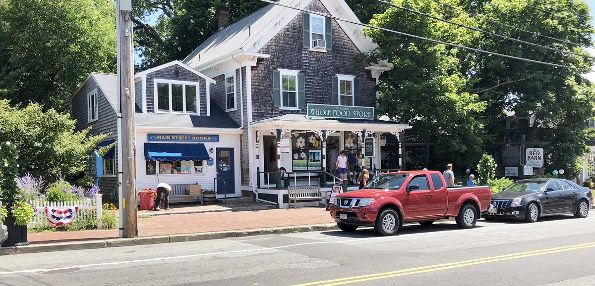 ParsonageInn's tweet photo. With so many great shops to chose from, here's some of our favorites. #locallocal #shoporleans #parsonageinn @VisitMA @OrleansMA https://t.co/Zzf20HlbSm https://t.co/Y0oUvXjN7W