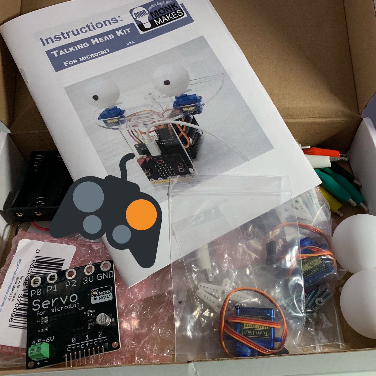 FergeeksonGirl's tweet image. I ❤️ @monkmakes #MondayMotivation mail day! I’ve been #microservo’d 🙌🏼 a #ServoKit for #microbit AND a NEW #AnimatronicTalkingHeadKit
(yes that’s correct)

The first @LetsTalkScience #robotic #webinar co-host in the making with @microbit_edu &amp;amp; @MSMakeCode!

Thanks @simonmonk2💁🏼‍♀️🦄