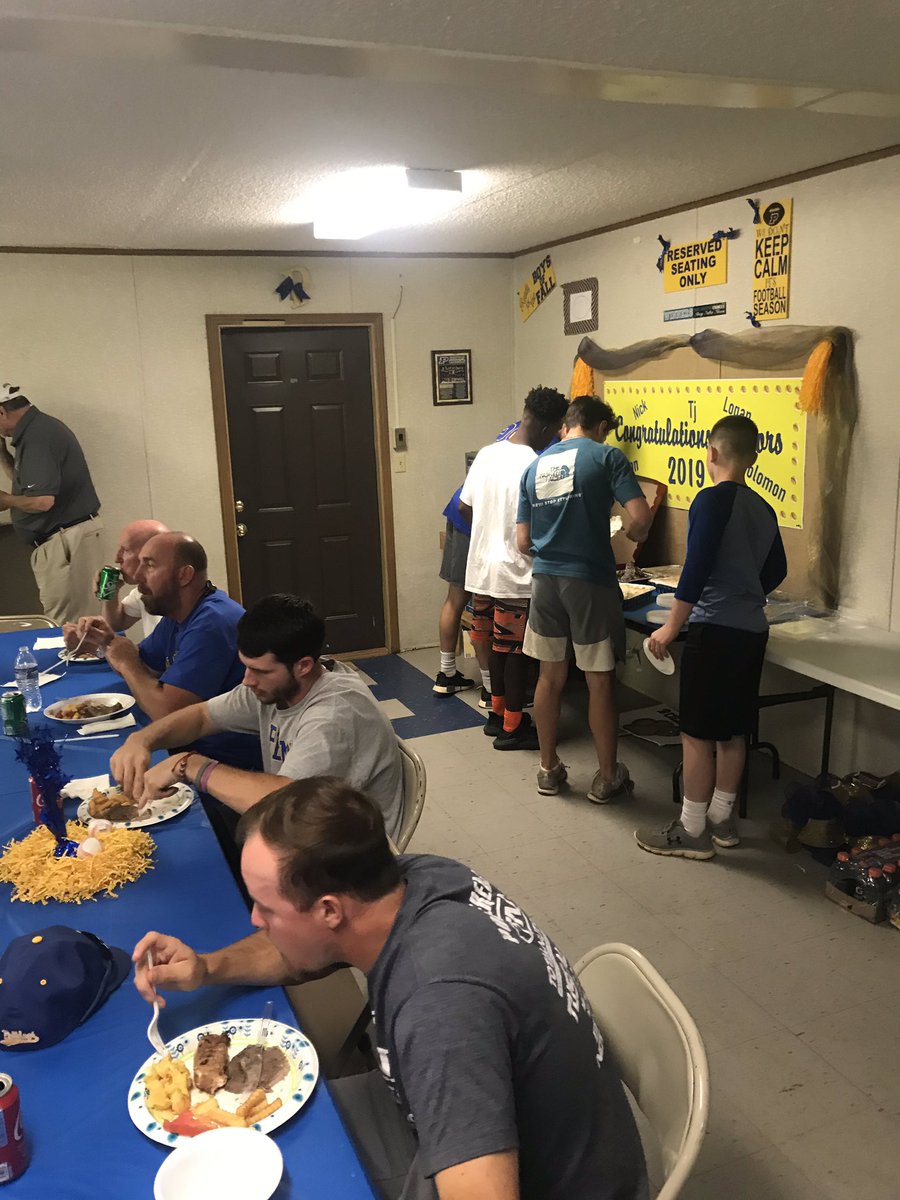phsbaseball_16's tweet photo. One last @PiedmontHS Bulldogs ⚾️ steak 🥩 dinner. Thanks to all the parents &amp; supporters that made this happen each &amp; every week of the playoffs! #GoDogs #PlayoffPudding https://t.co/nb7TIrR6ho