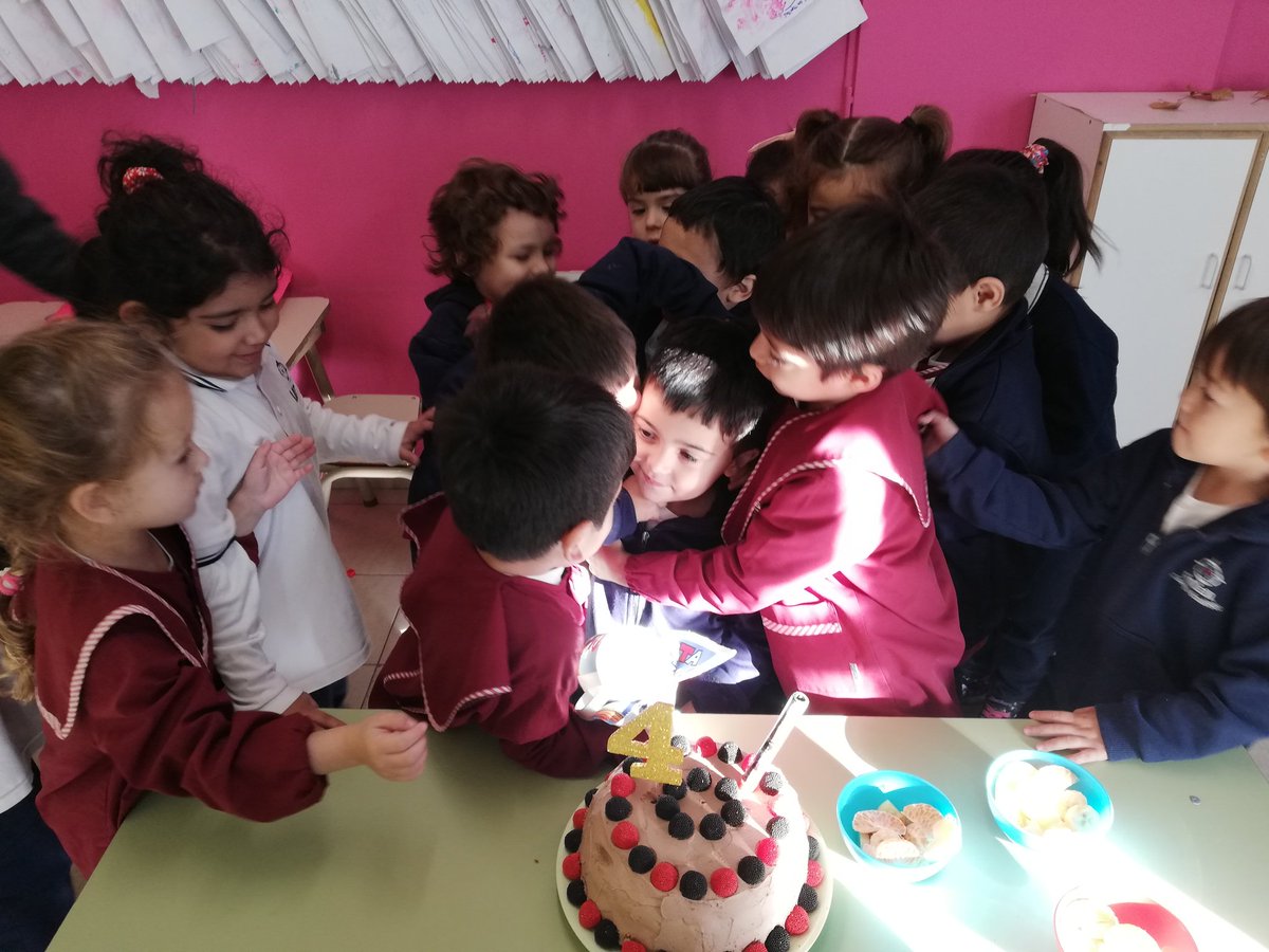 CarolinaTrenco's tweet photo. Somos una familia bendecida. Y hoy más, al disfrutar los 4 añitos de nuestro Agus. Abrazado por sus amigos y cantando feliz. #InLoved #4 😍🎂 https://t.co/92HQdZIsdm